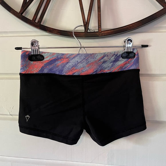 *SOLD* Iviva Bike Shorts - Picture 1 of 2